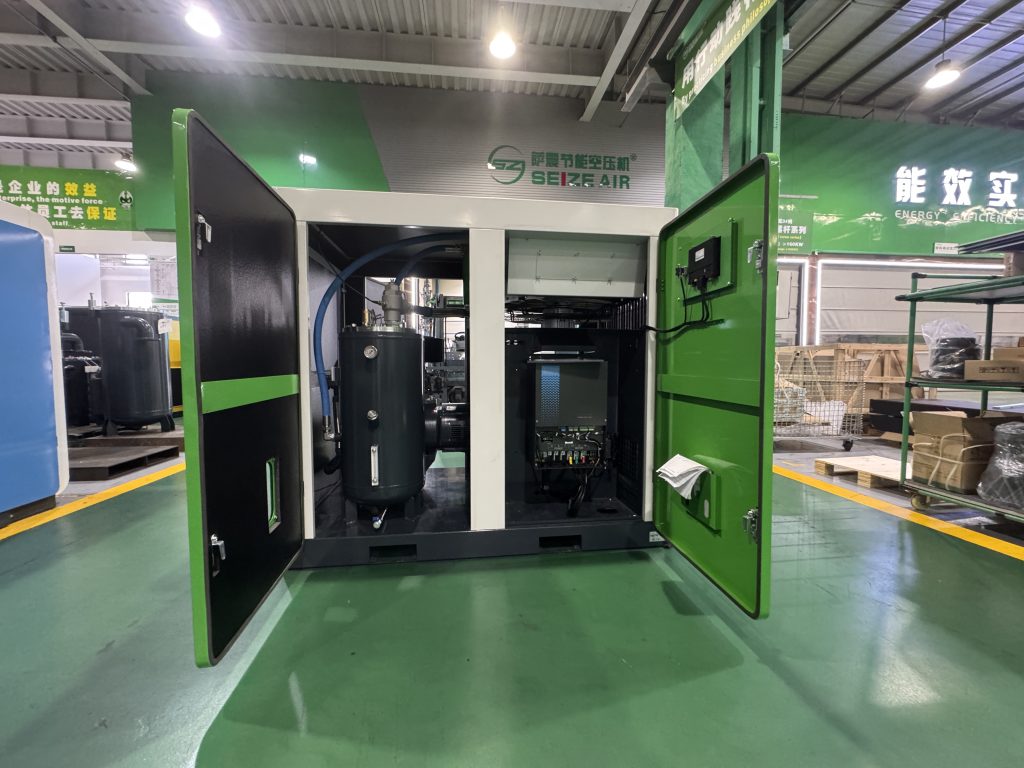 Oil-injected screw air compressor